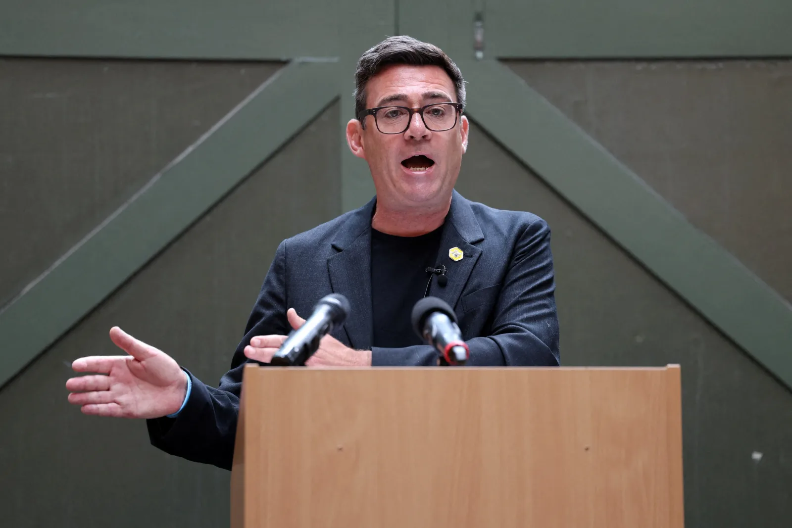 Andy Burnham vorbește despre sancțiuni împotriva Israelului și comerțul cu bunuri ilegale.