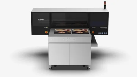 Imprimanta UV Flatbed SureColor V4000, destinată semnalizării și artei fine.