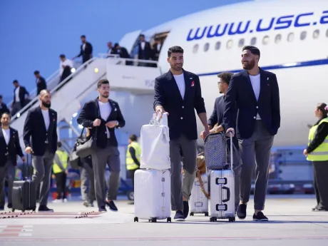 Jucători ai echipei Iranului sosind în Mexic pentru Cupa Mondială.