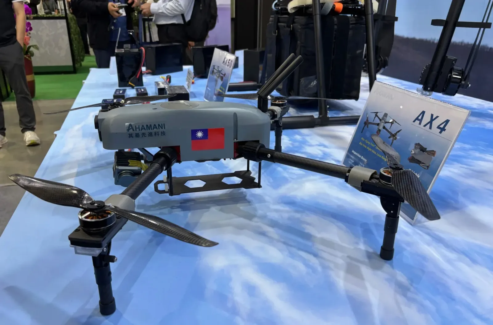Drone militare expuse la un eveniment de apărare în Taiwan.