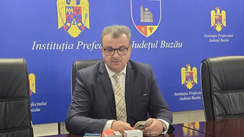 Prefectul discută despre investițiile în energie verde la Prefectura Buzău.
