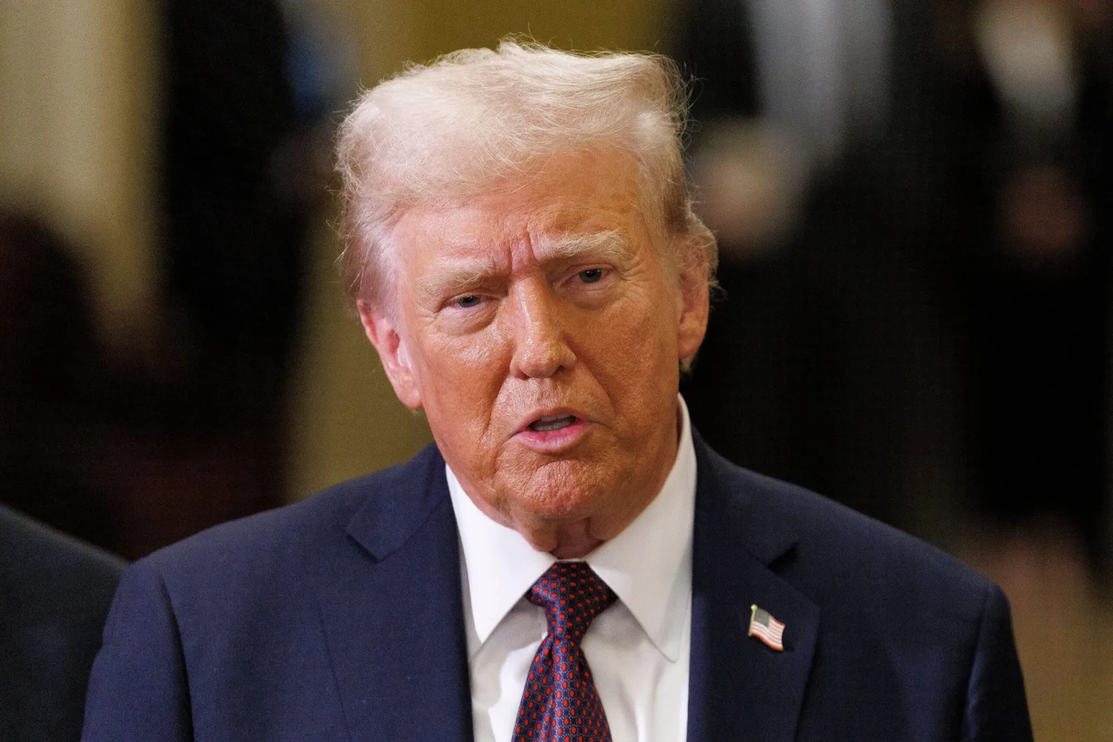 Donald Trump discutând despre mobilizarea navală în Strâmtoarea Hormuz.