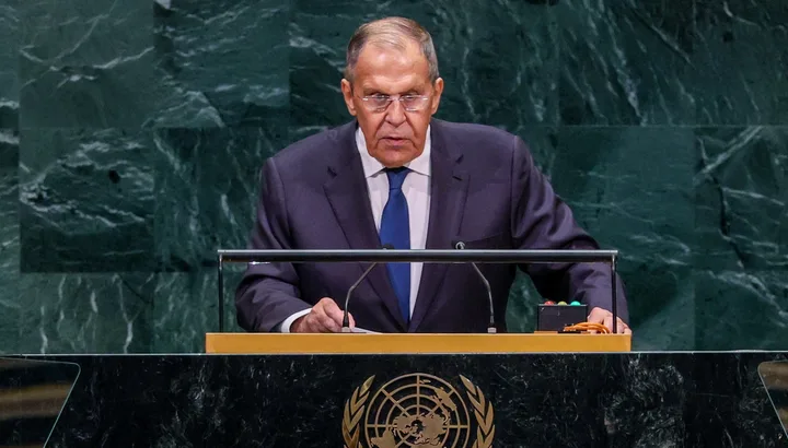 Serghei Lavrov susține un discurs la ONU despre negocierile de pace și tensiunile din Europa.