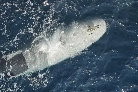 Dronă submarină americană în apă, capturată de Gardienii Revoluției în Strâmtoarea Ormuz.