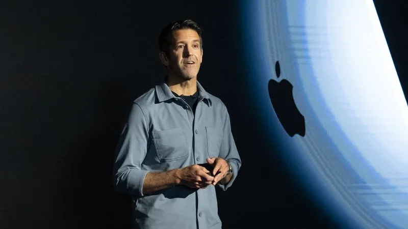John Ternus, noul CEO Apple, se pregătește pentru provocările viitoare.