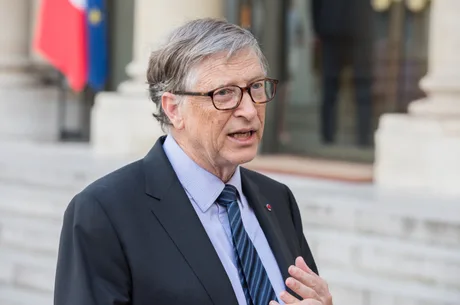 Bill Gates discută despre reglementările necesare pentru inteligența artificială.