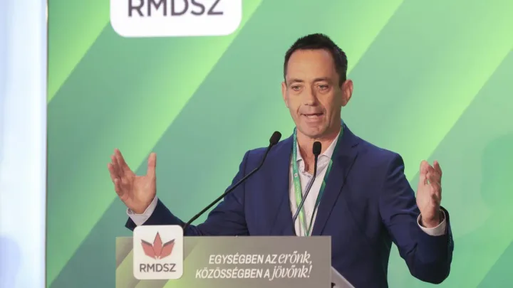Lider UDMR discutând despre viitorul politic al partidului.