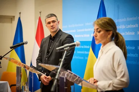 Dilan Yeşilgöz-Zegerius și Mykhailo Fedorov la o conferință de presă.