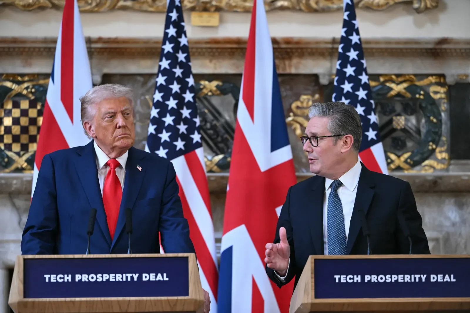 Keir Starmer discută despre deciziile militare cu oficiali britanici.