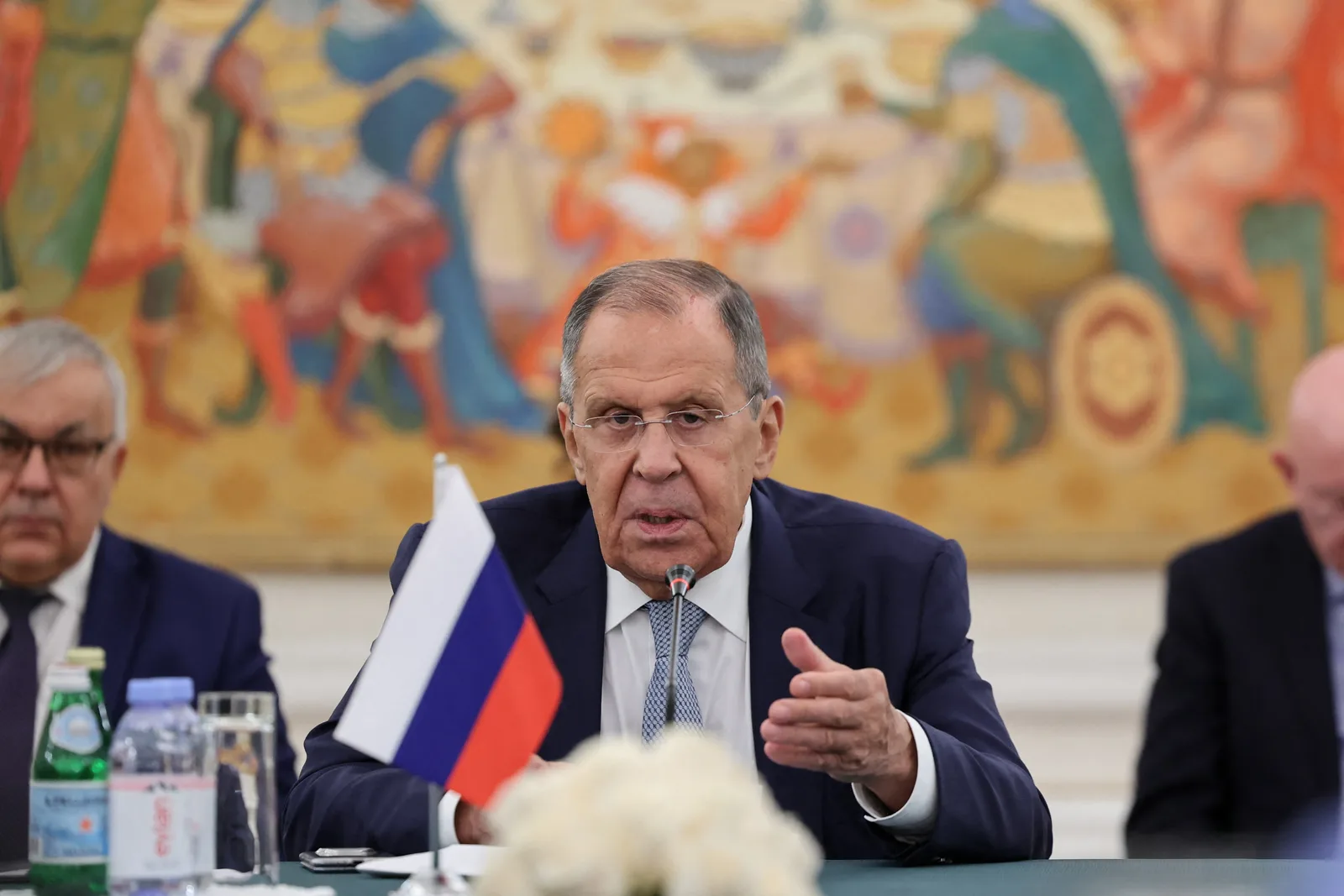 Serghei Lavrov discutând despre refuzul armistițiului în conflictul din Ucraina.
