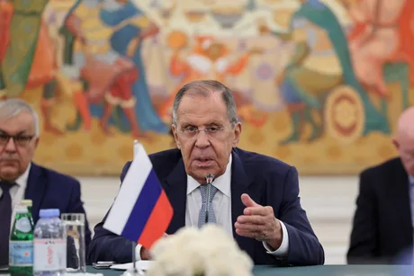 Serghei Lavrov discutând despre refuzul armistițiului în conflictul din Ucraina.