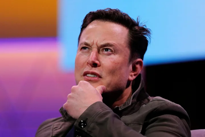 Elon Musk discutând despre influența în alegerile din Franța.