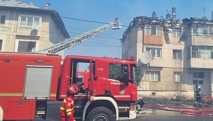 Intervenție a pompierilor la o clădire afectată de incendiu în Rucăreni.