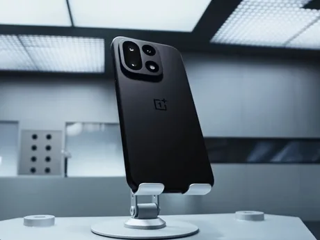 OnePlus 16 va avea un design similar cu modelul anterior.