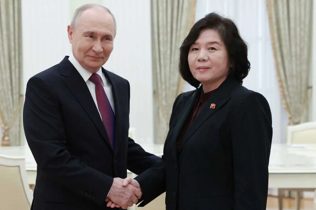 Întâlnire între Vladimir Putin și Choe Son Hui la Kremlin.