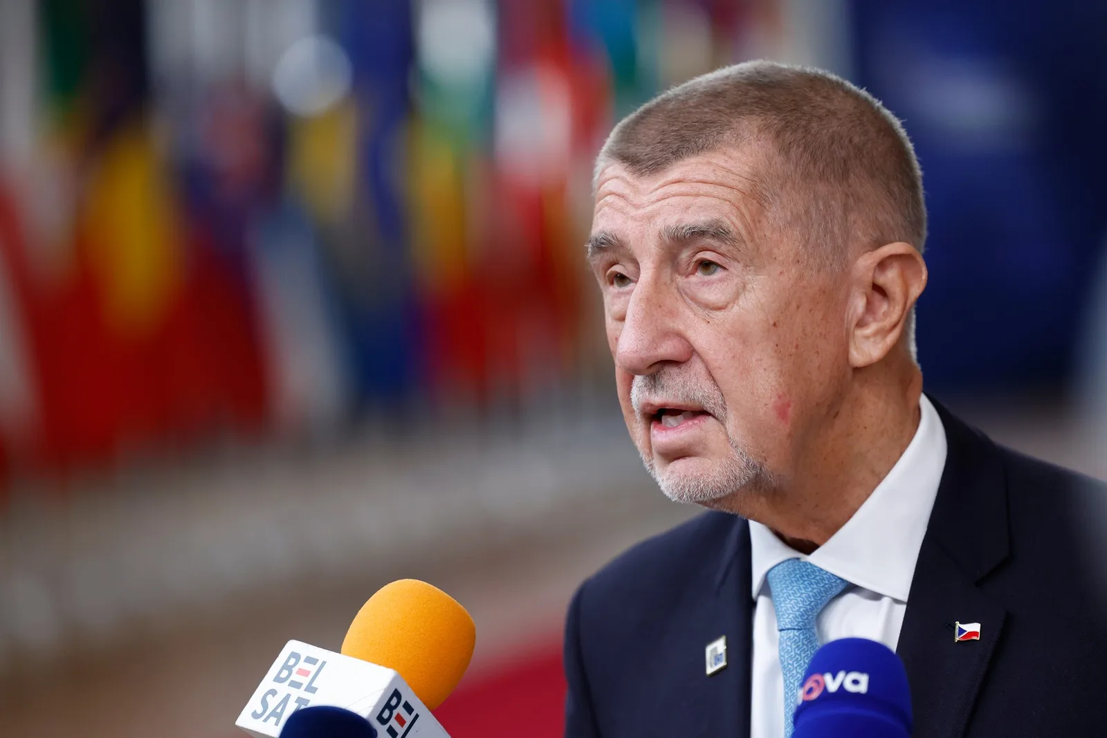 Andrej Babiš discutând despre rezultatele alegerilor pentru Senat.