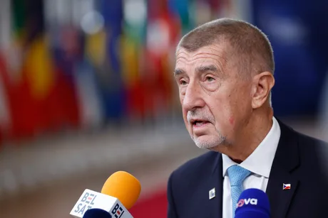 Andrej Babiš discutând despre rezultatele alegerilor pentru Senat.