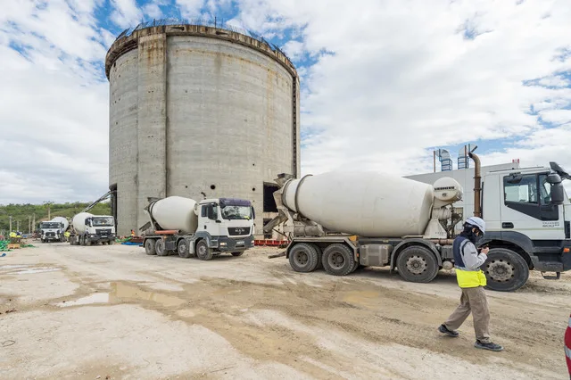 Activități de construcție la centrala nucleară din Cernavodă.