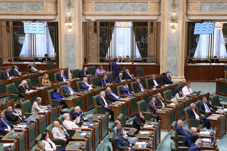 Senatorii dezbat despre împrumutul României pentru deficitul bugetar.