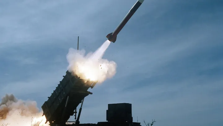 Rachetă Patriot lansată dintr-un sistem de apărare aeriană.