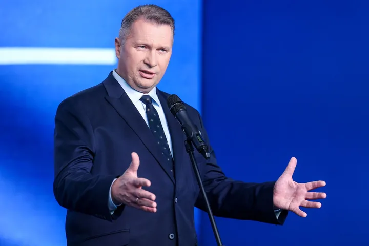 Przemysław Czarnek discută despre legea care afectează aderarea Ucrainei la UE.