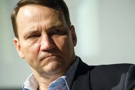 Radosław Sikorski exprimând o opinie fermă despre activele rusești înghețate.