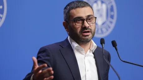 Declarație publică a unui politician despre zboruri private și integritatea funcției publice.