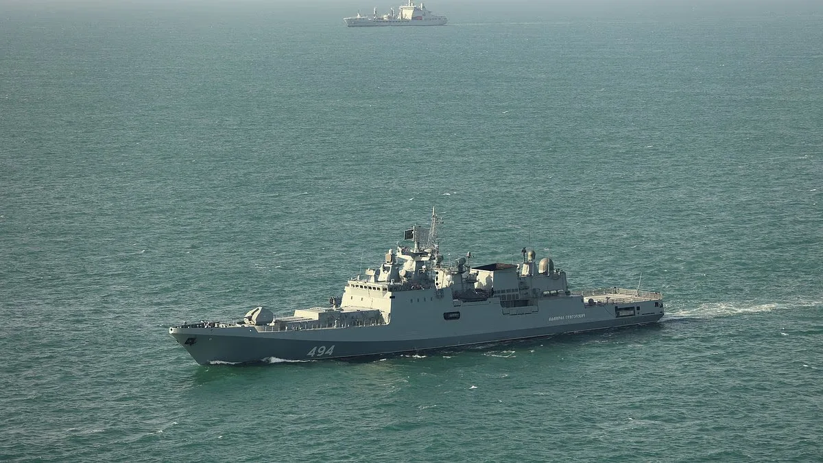 Fregata rusă navigând în Canalul Mânecii, incident maritim recent investigat.