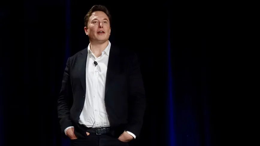 Elon Musk discutând despre proiectul Terafab pentru cipuri la Giga Texas.