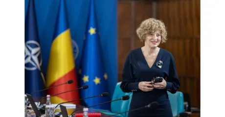 Vicepremierul Oana Gheorghiu discutând despre pensiile speciale ale magistraților.