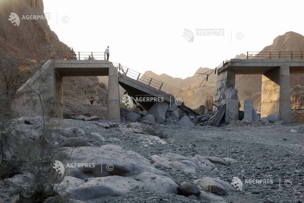 Ruinele unei structuri distruse în urma atacurilor din Iran.