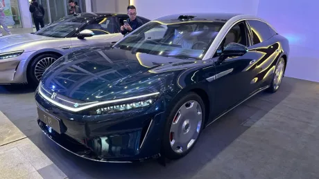 Sedanul electric Da Han EV cu design modern și tehnologie avansată.