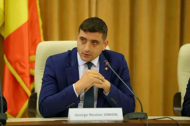 George Simion discutând despre criza guvernamentală și condițiile AUR.
