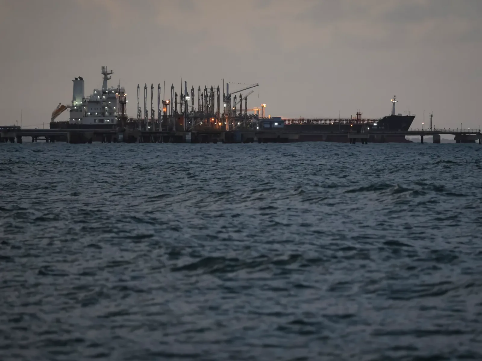 Port maritim cu infrastructură pentru exportul de țiței în Venezuela.