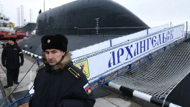Submarinul Uljanovsk în construcție, evidențiind progresele tehnice rusești.