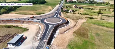 Intersecție modernizată pe traseul Autostrăzii A3, cu lucrări în desfășurare.