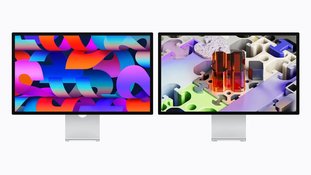 Două monitoare Studio Display 2026 pentru profesioniști în editare video.