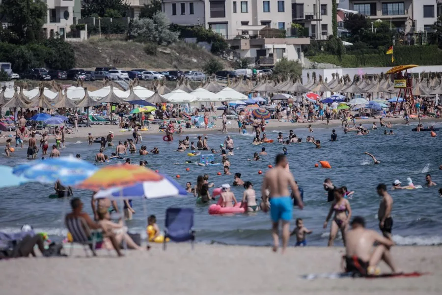 perdele forestiere litoral, litoral romanesc, sezlonguri ilegale - copertă