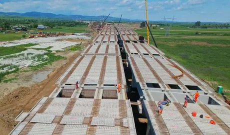 Lucrări avansate pe lotul Răcăciuni–Bacău al Autostrăzii A7.