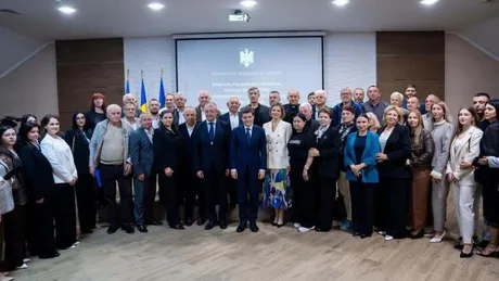 Întâlnire diplomatică cu românii din Transcarpatia, discutând despre sprijin și reforme necesare.