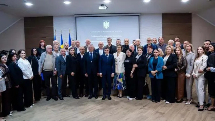 Întâlnire diplomatică cu românii din Transcarpatia, discutând despre sprijin și reforme necesare.