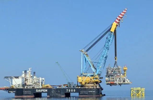 Platforma Neptun Alpha instalată în Marea Neagră pentru proiectul de gaze.