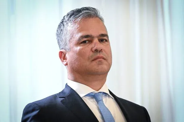 UDMR cere clarificări înainte de a susține nominalizarea lui Veștea.