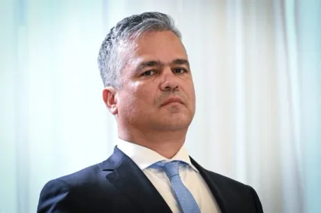 UDMR cere clarificări înainte de a susține nominalizarea lui Veștea.