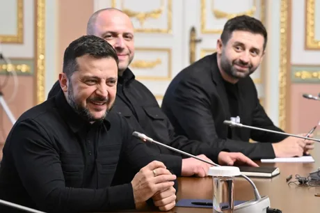 Volodimir Zelenski discută cu reprezentanți internaționali despre pacea în Ucraina.