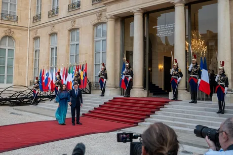 Nicușor Dan la ceremonia Zilei Naționale a Franței, alături de lideri europeni.
