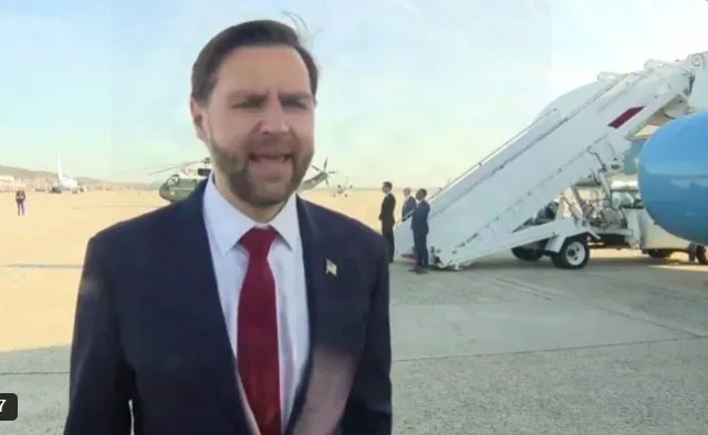 Vicepreședintele JD Vance pregătindu-se pentru zborul spre Islamabad.