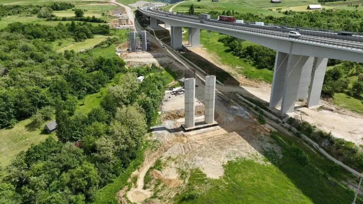 Progres semnificativ pe șantierul autostrăzii A13 Sibiu–Făgăraș, cu lucrări avansate.