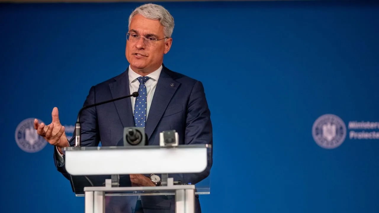 Dragoș Pîslaru discută despre bugetul pentru legea salarizării.
