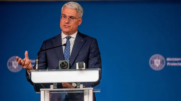 Dragoș Pîslaru discută despre bugetul pentru legea salarizării.